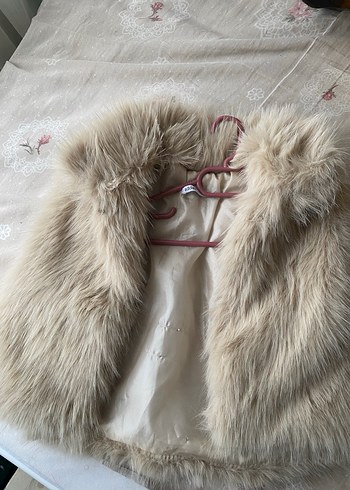 Bej Kadın Kürk Detaylı Kolsuz Yelek - Görsel 4