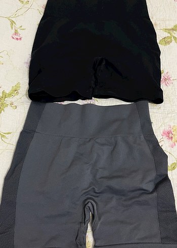 Siyah ve gri iki adet şort - Görsel 2