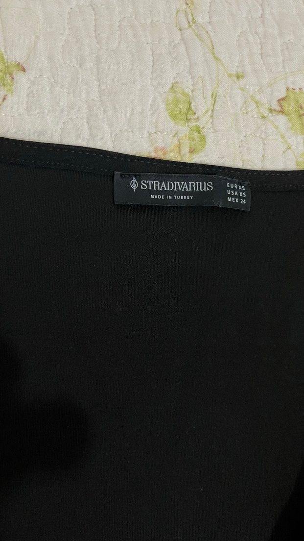 Siyah Dökümlü V Yakalı Uzun Kollu Bluz - Görsel 3