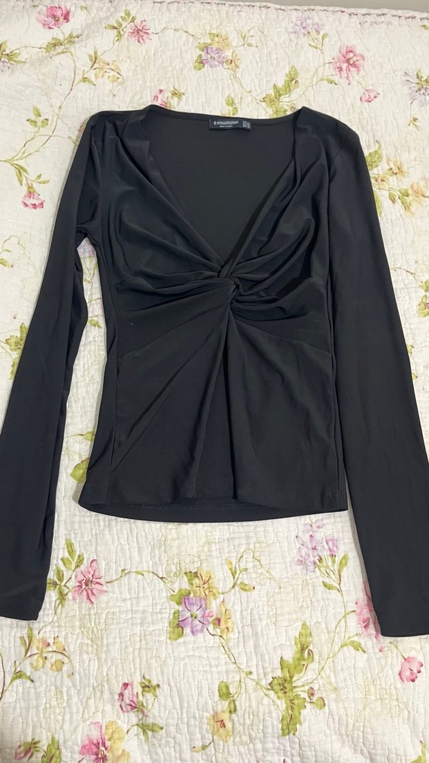 Siyah Dökümlü V Yakalı Uzun Kollu Bluz - Görsel 2