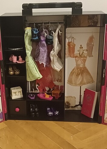 Barbie Barbie Dolap