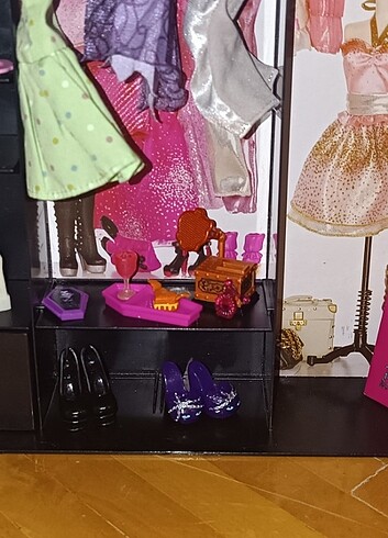  Beden Barbie Dolap