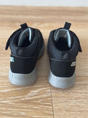 Skechers Skechers bot