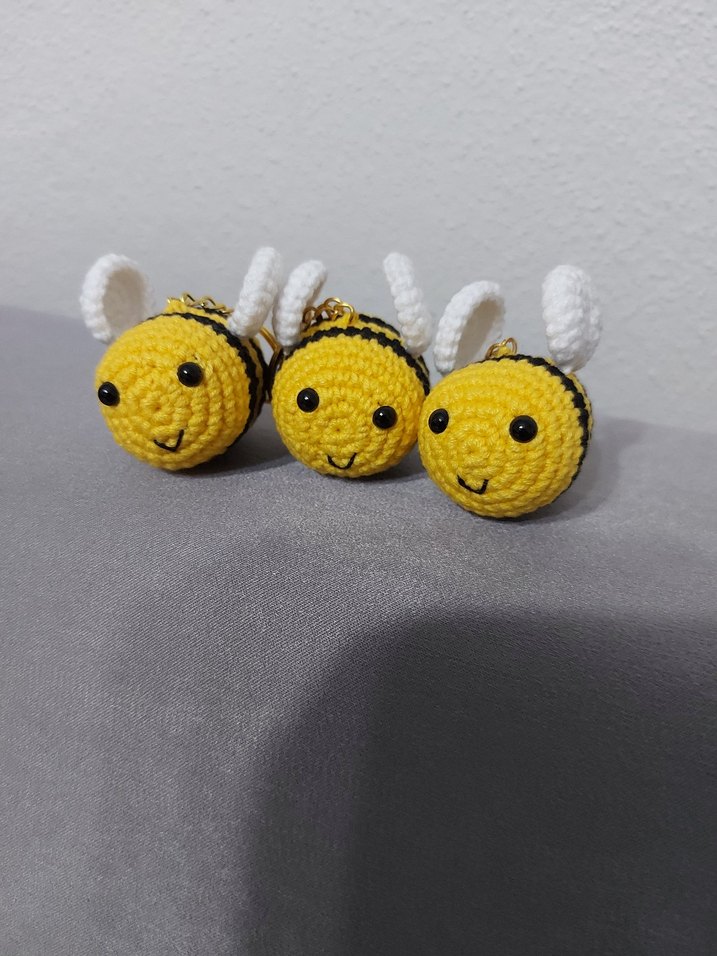 El Yapımı Örgü Arı Anahtarlık - Görsel 3