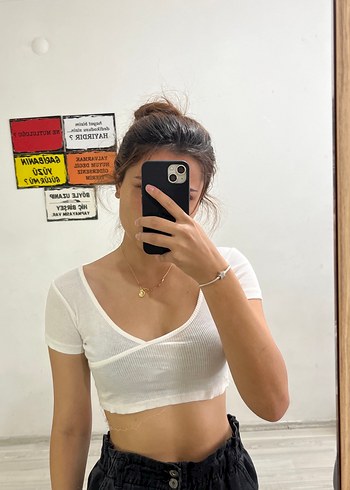 Beyaz V Yaka Kısa Kollu Crop Top