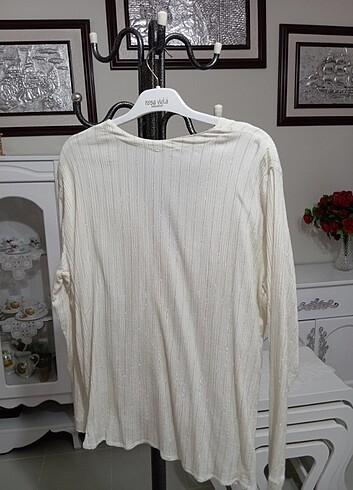 Gold ışıltılı dekolteli bluz - Görsel 3