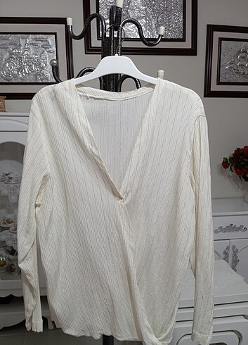 Gold ışıltılı dekolteli bluz - Görsel 2