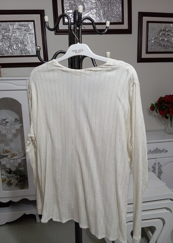 Gold ışıltılı dekolteli bluz - Görsel 3