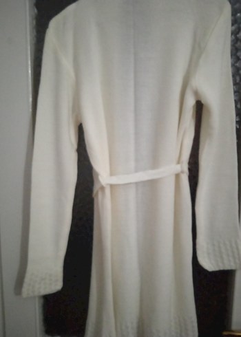 Uzun Beyaz Örgü Kadın Hırka yeni kullanılmamıştır beden
uymadığı - Görsel 5