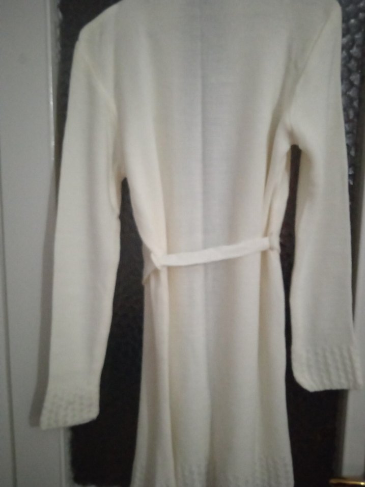 Uzun Beyaz Örgü Kadın Hırka yeni kullanılmamıştır beden
uymadığı - Görsel 5