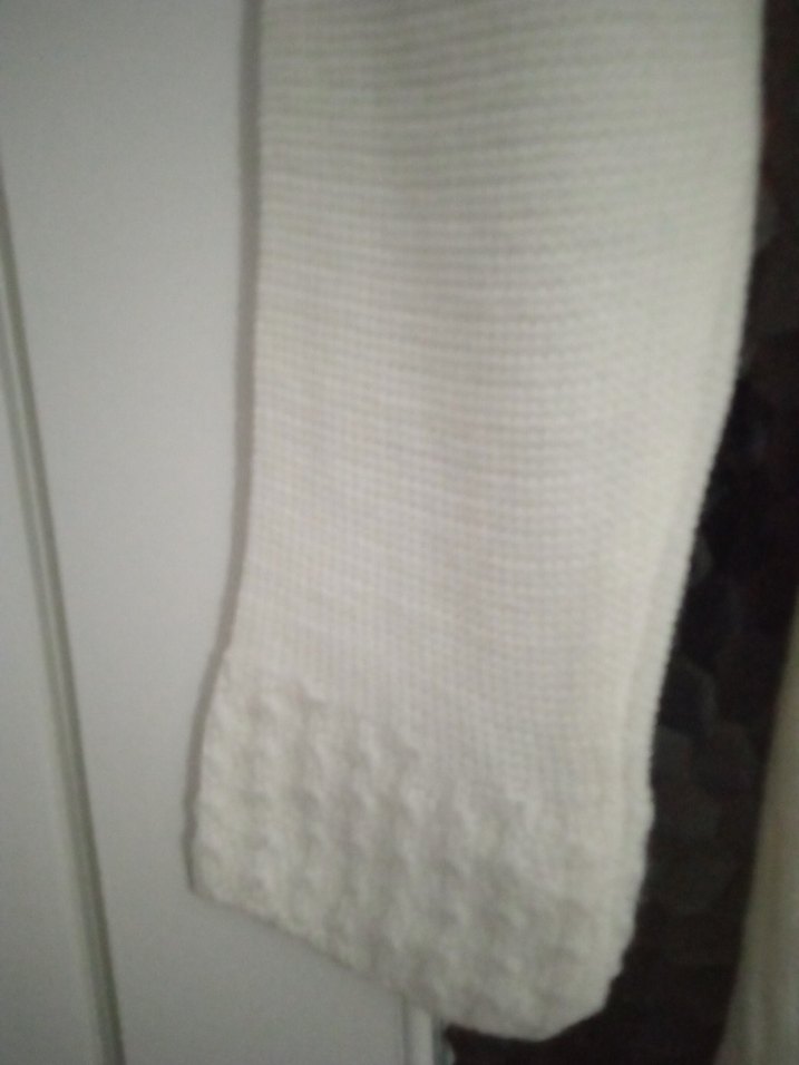 Uzun Beyaz Örgü Kadın Hırka yeni kullanılmamıştır beden
uymadığı - Görsel 3