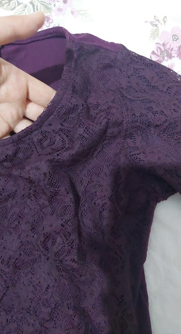 Mor V Yaka Dantel Detaylı Bluz - Görsel 2