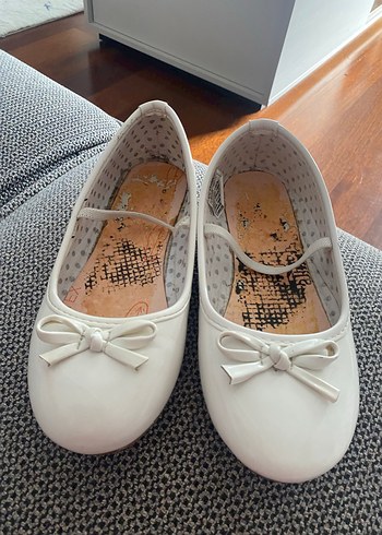 Klasik Fiyonk Detaylı Beyaz Kız Babet - Görsel 3