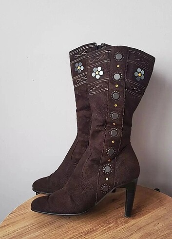 Kahverengi boncuklu süet topuklu vintage çizme 