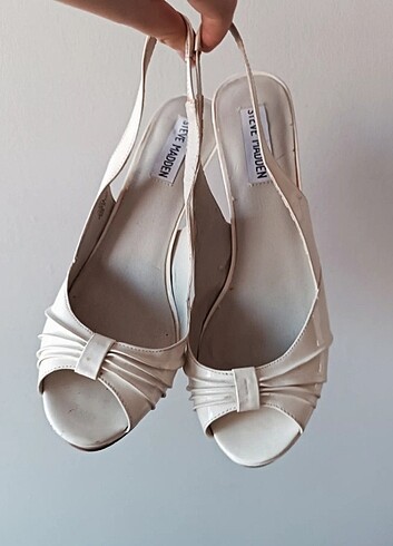 Steve Madden beyaz topuklu açık ayakkabı