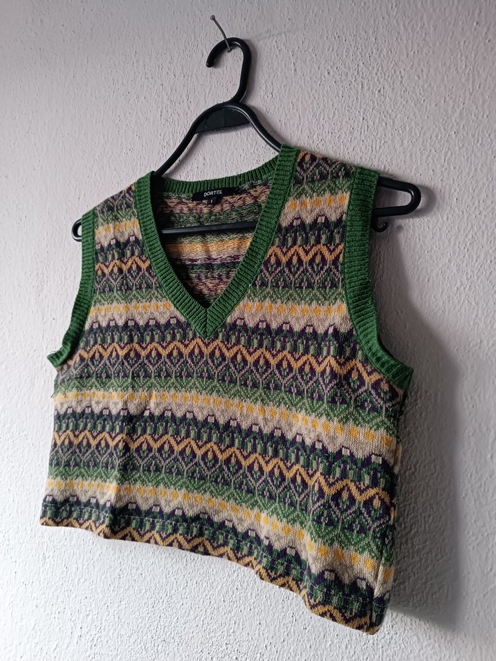 Dörtel marka yeşil renkli V Yaka Yün Süveter - Görsel 5