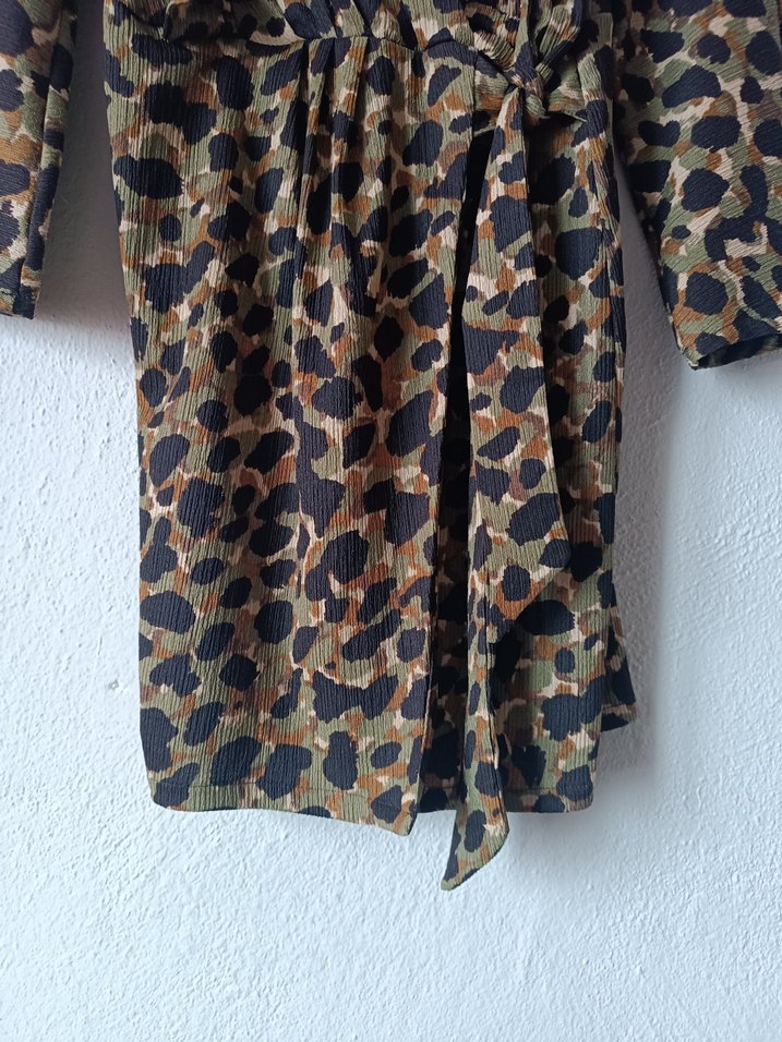 Mango haki kamuflaj desenli kruvaze elbise - Görsel 4