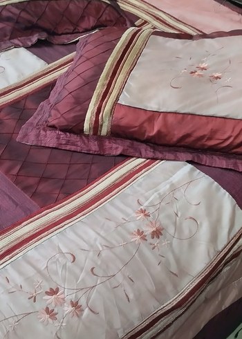 İşlemeli Parlak Bordo Yatak Örtüsü - Görsel 4