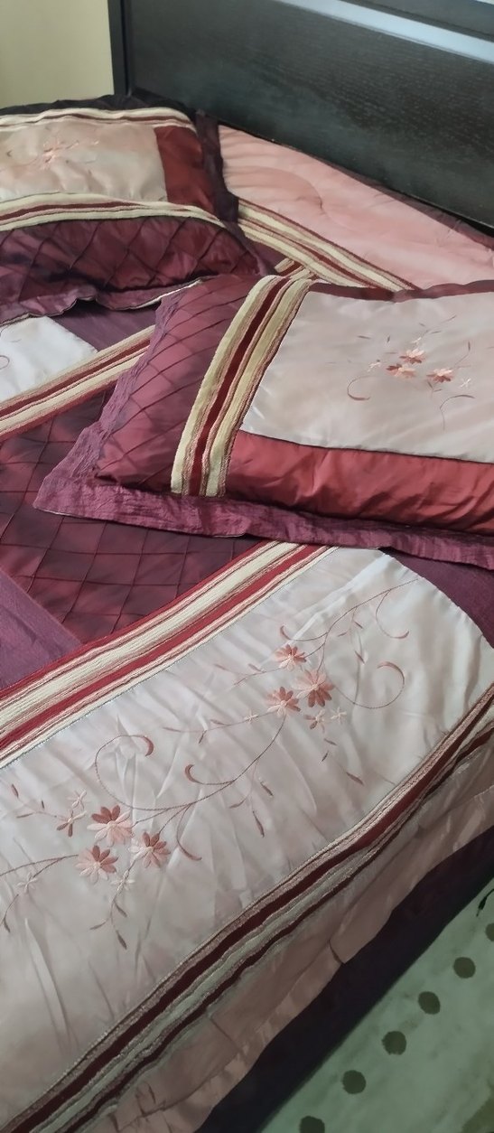 İşlemeli Parlak Bordo Yatak Örtüsü - Görsel 4