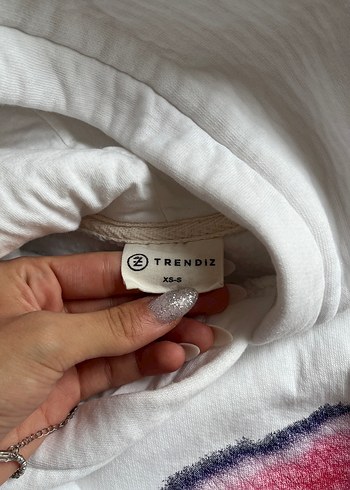 Beyaz Kapüşonlu Baskılı Kadın Sweatshirt - Görsel 3