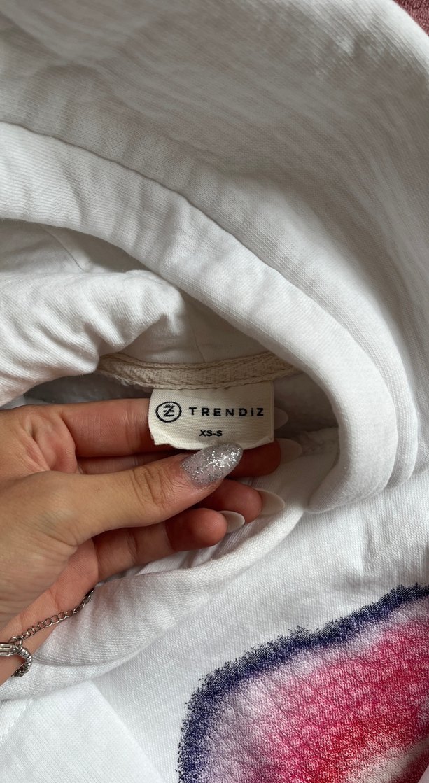 Beyaz Kapüşonlu Baskılı Kadın Sweatshirt - Görsel 3