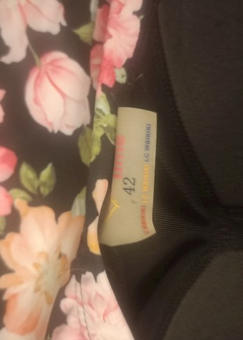 Çiçek Desenli Kadın Mayo - Görsel 4