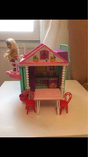 Barbie chelsa evi