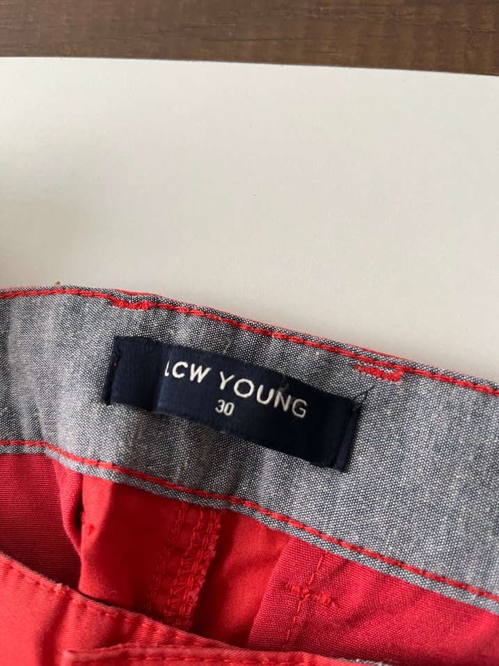 Kırmızı Kemerli Erkek Mini Şort - Görsel 2