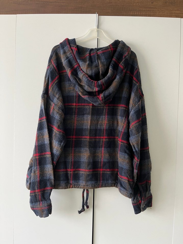 Kapüşonlu Düğmeli Ekose Gri Kadın Gömlek - Görsel 2