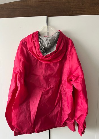 Kadın Parlak Pembe Kapüşonlu Yağmurluk - Görsel 2