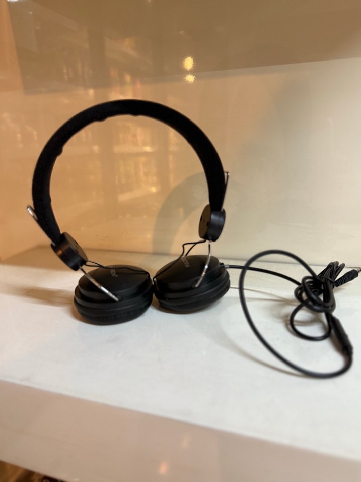 Siyah Kablolu Kulaklık - Görsel 2