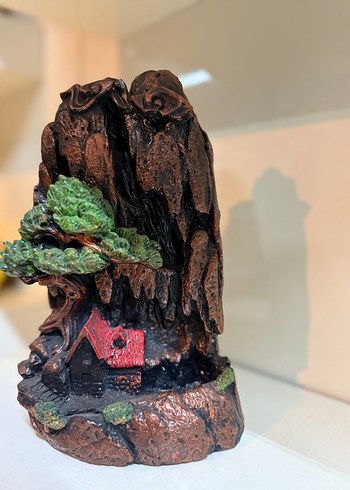 Kırmızı Çatılı Ev ve Ağaçlı Figürin - Görsel 3