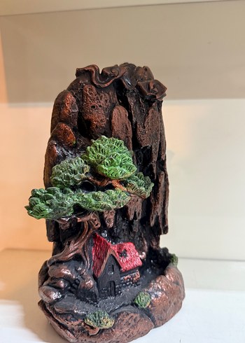 Kırmızı Çatılı Ev ve Ağaçlı Figürin - Görsel 2