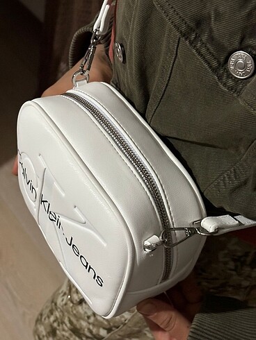 Calvin Klein calvin klein çapraz askılı çanta