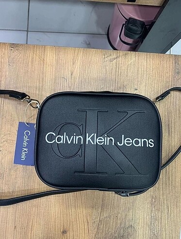 Calvin Klein calvin klein çapraz askılı çanta