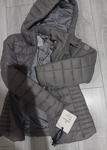 Moncler Gri Kapusonlu Sisme Mont