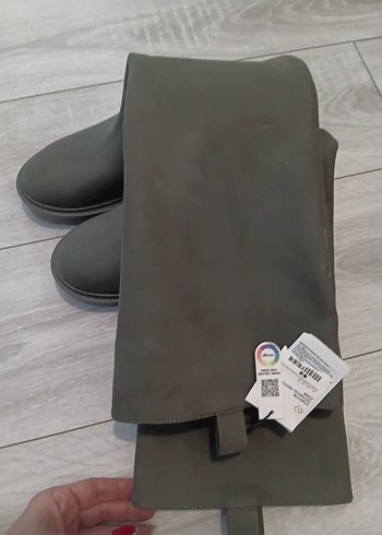 Pull and Bear Haki Deri Uzun Cizme Siklik Ve Rahatlik Bir Arada