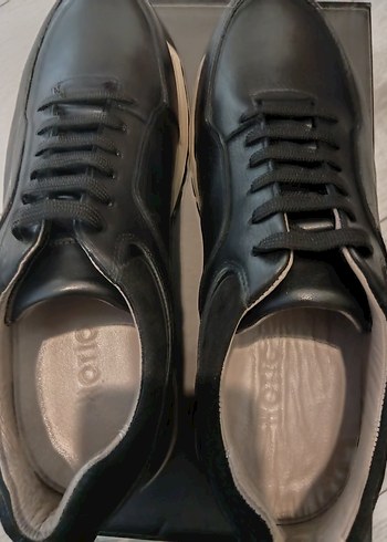 Hotiç Siyah Deri Sneaker Siklik Ve Rahatlik Bir Arada
