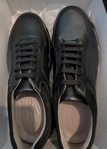 Hotiç Siyah Deri Sneaker Siklik Ve Rahatlik Bir Arada