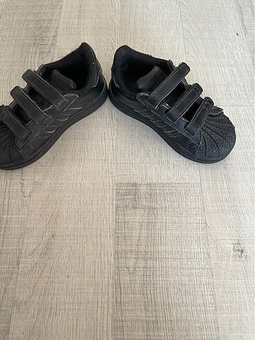 25 Beden siyah Renk Adidas superstar ayakkabı