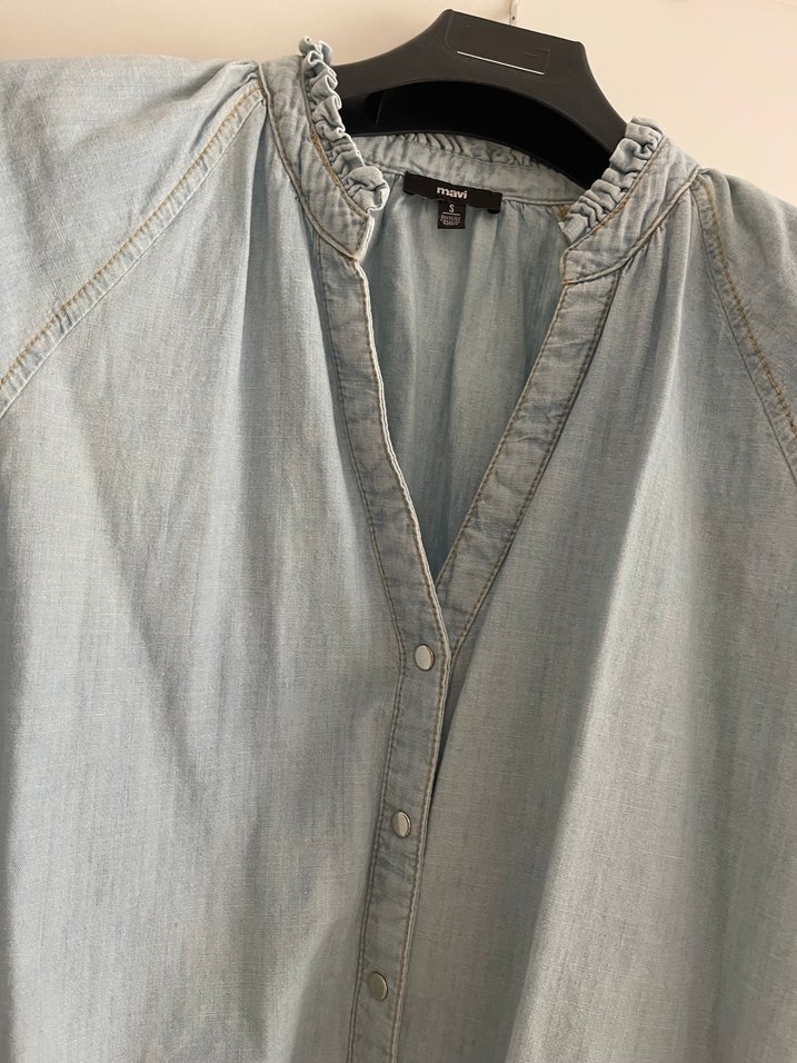 Mavi V Yaka Düğmeli Denim Gömlek - Görsel 4