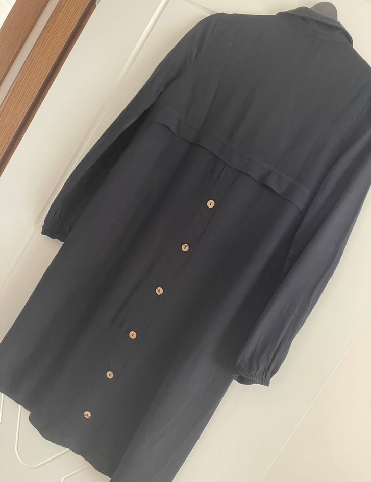 Düğmeli Siyah Uzun Gömlem - Görsel 4