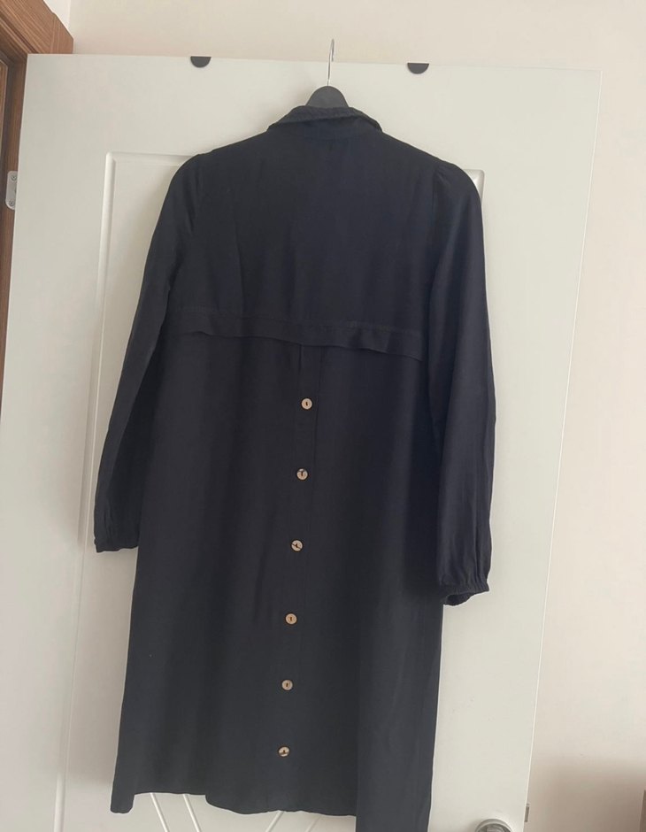 Düğmeli Siyah Uzun Gömlem - Görsel 3