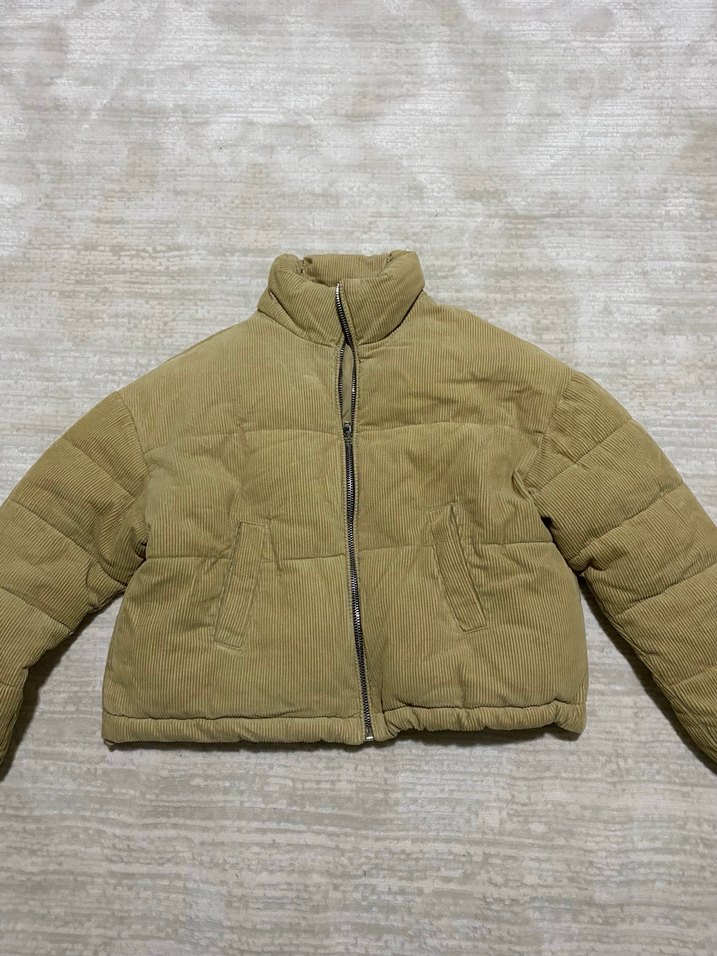 BERSHKA Bej Fermuarlı Yüksek Yakalı Kadın kısa Kışlık mont - Görsel 2