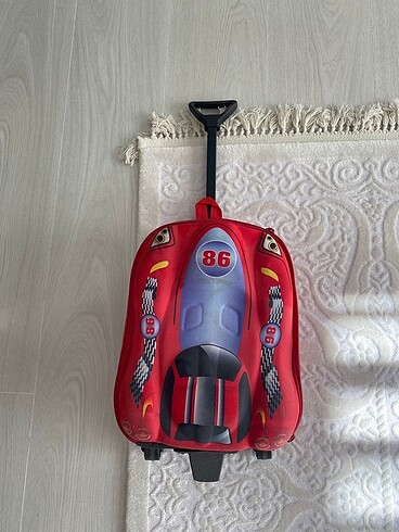 Tekerlekli çekçekli anaokulu kreş çantası