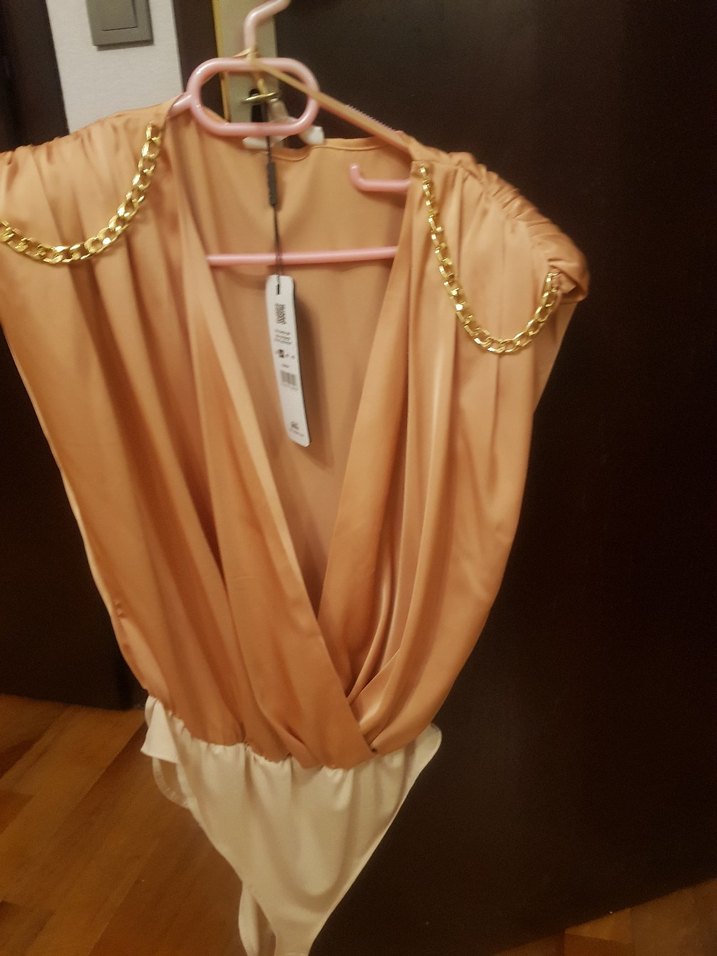 Saten Zincir Detaylı V Yaka Bodysuit - Görsel 5