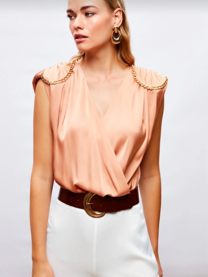 Saten Zincir Detaylı V Yaka Bodysuit - Görsel 2