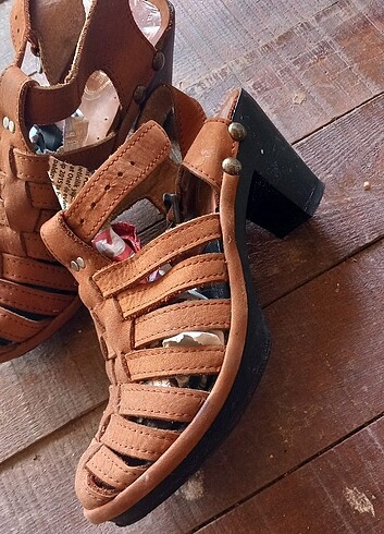 37 Beden İtalyan nubuk sandalet