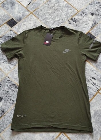 Nike Erkek T-shirt 