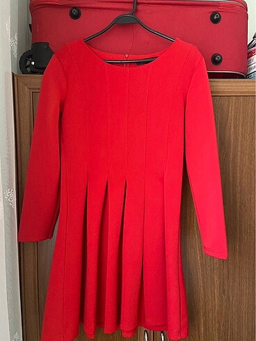 Kırmızı Pileli Elbise